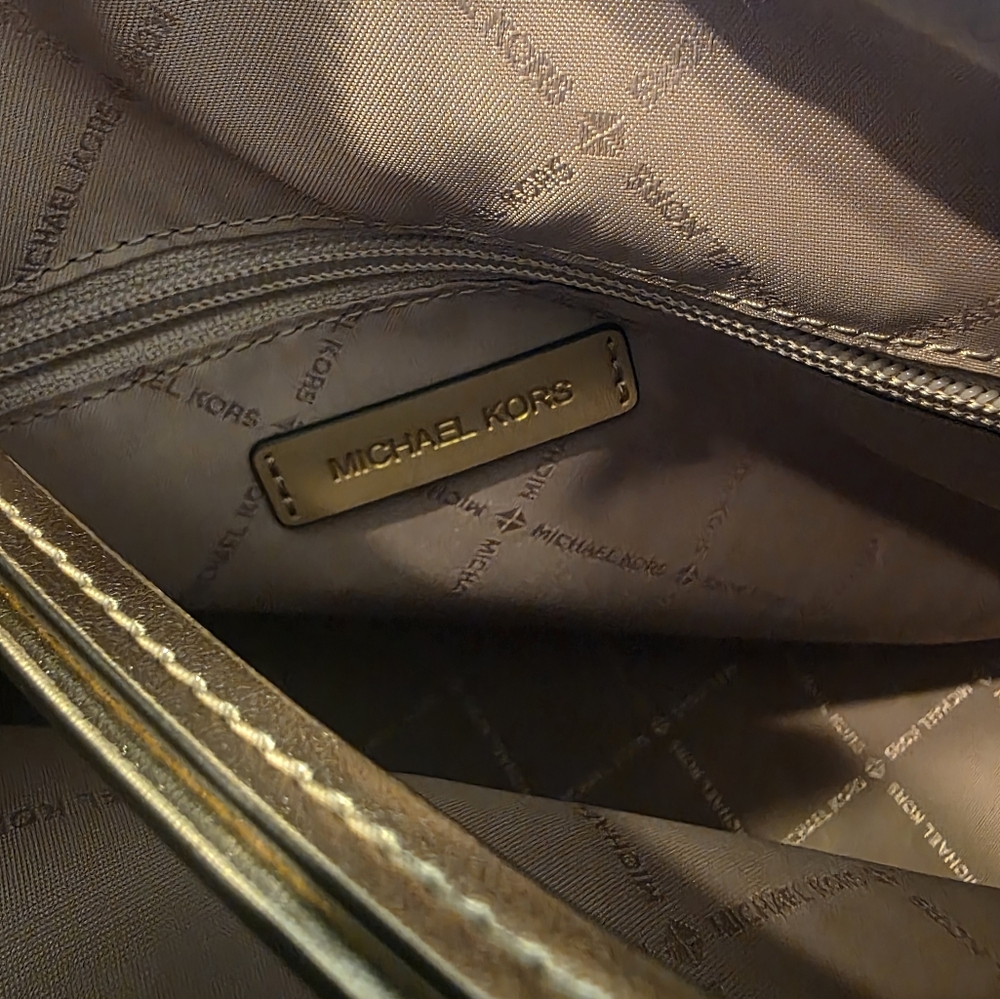 Michael Kors Cream Shoulder Bag NWT RETAIL $358+ - Picture 7 of 10